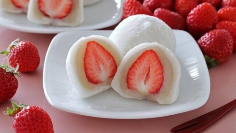 Kenalan Sama Mochi Daifuku, Camilan Jepang Lembut Isi Kejutan Rasa!