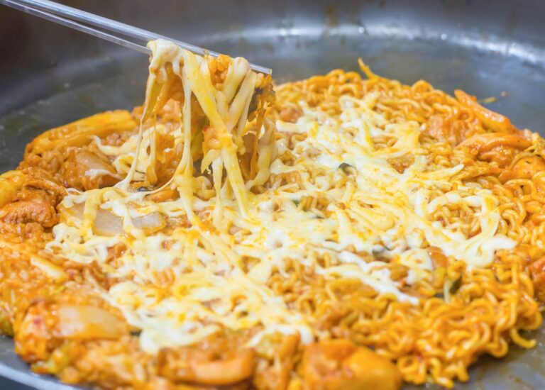 Mie Goreng Ayam Keju Mozzarella